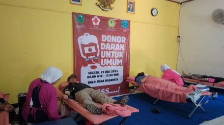 PEMDES BADAMITA GANDENG PMI DAN KKN UNSOED LAKSANAKAN DONOR DARAH